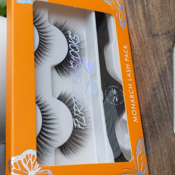 Other - Flirtatious Looks Monarch Lash Pack